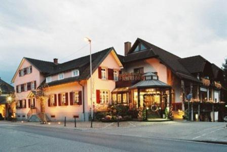 Hotel-Restaurant Adler ラール エクステリア 写真